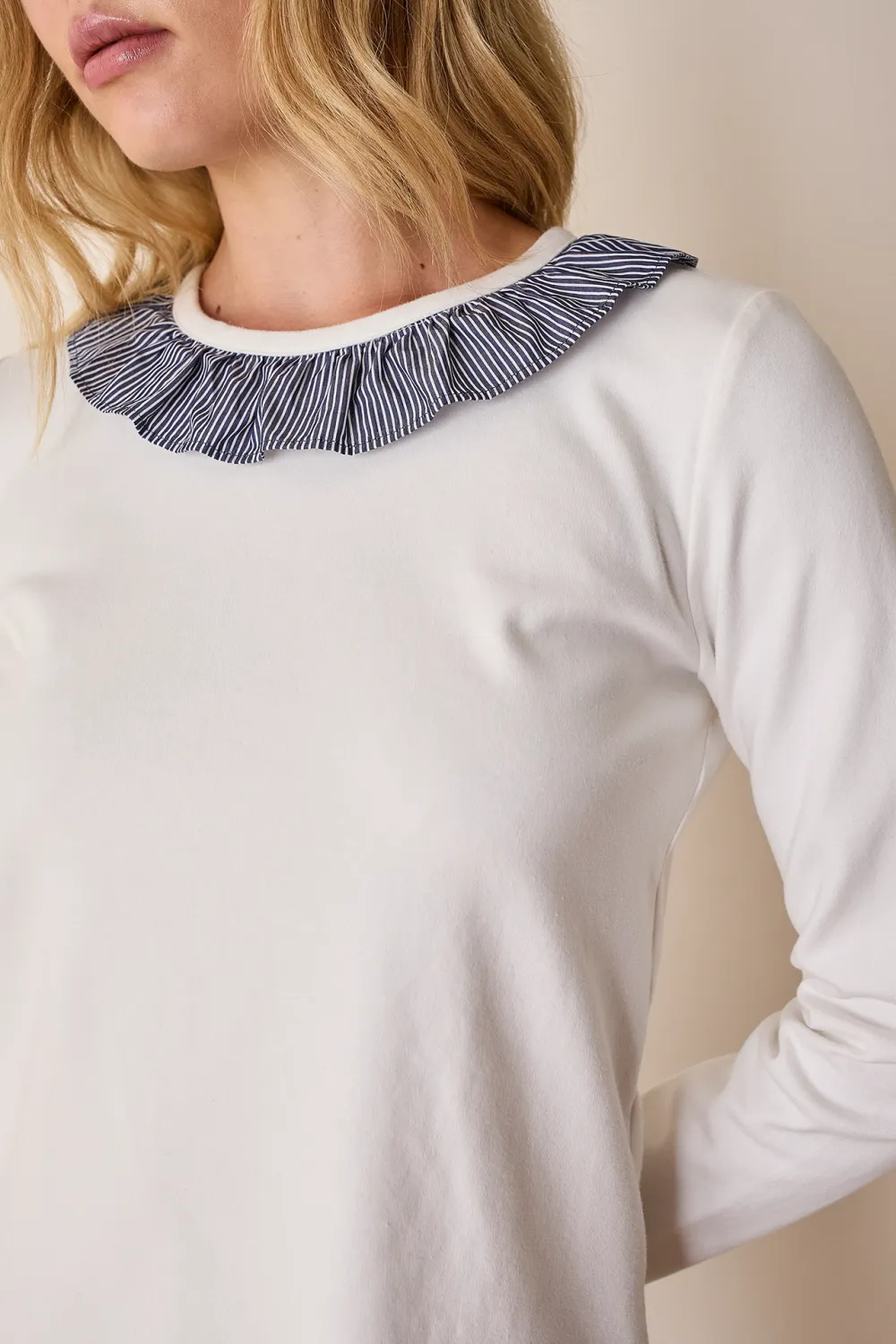 Long-sleeve T-shirt with ruffled collar