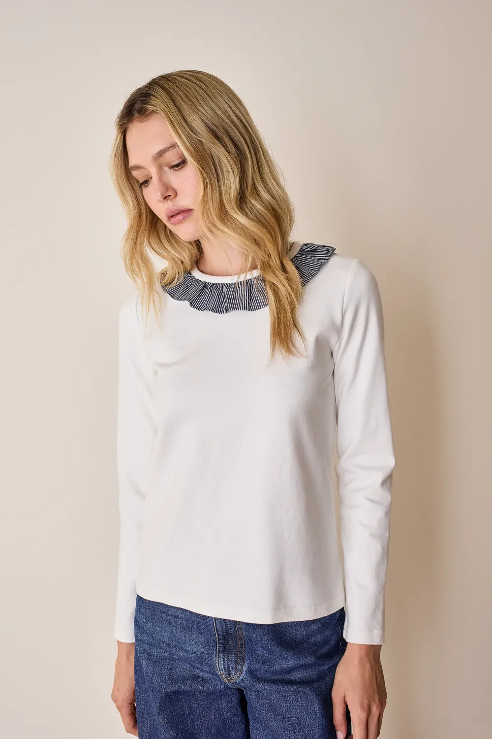 T-shirt a maniche lunghe con colletto volant