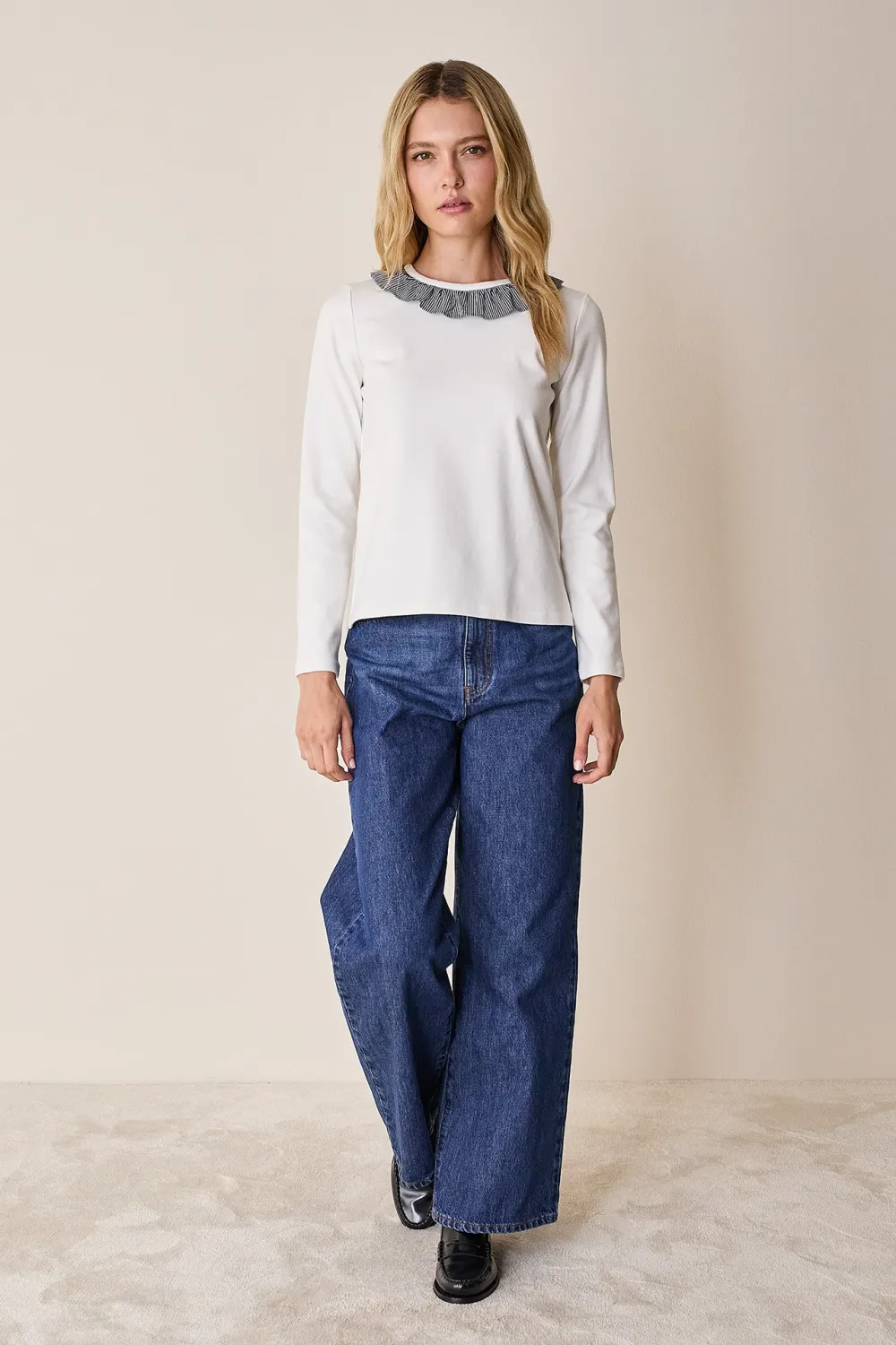 Long-sleeve T-shirt with ruffled collar