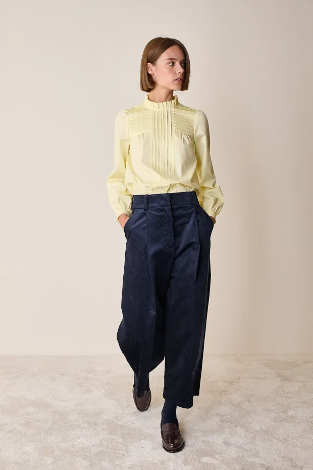 Corduroy pants with front crease