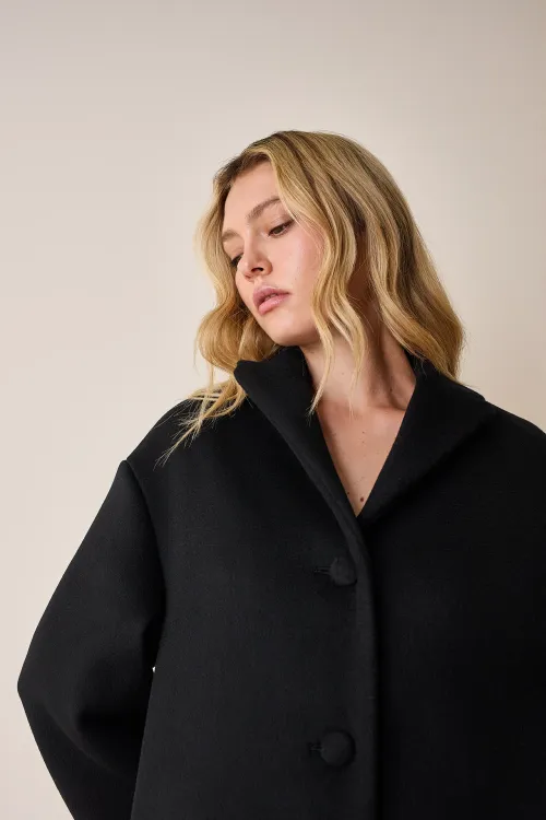 Cappotto a uovo in lana vergine