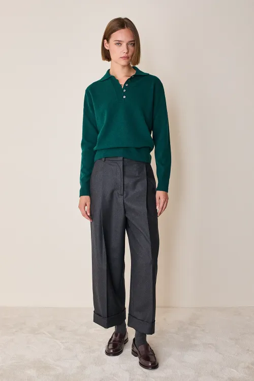 Pantaloni ampi con piega e risvolto