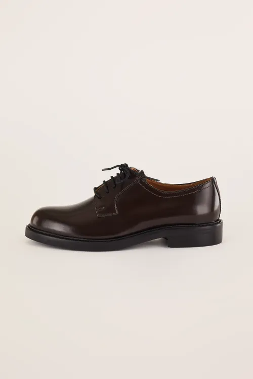 Stringate in pelle liscia