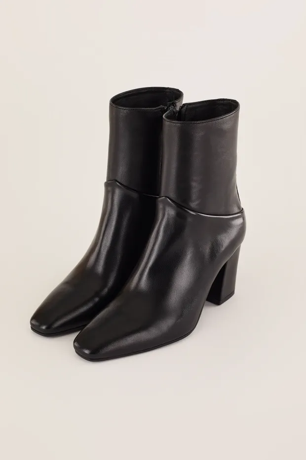 Leather ankle boots with 7 cm heel