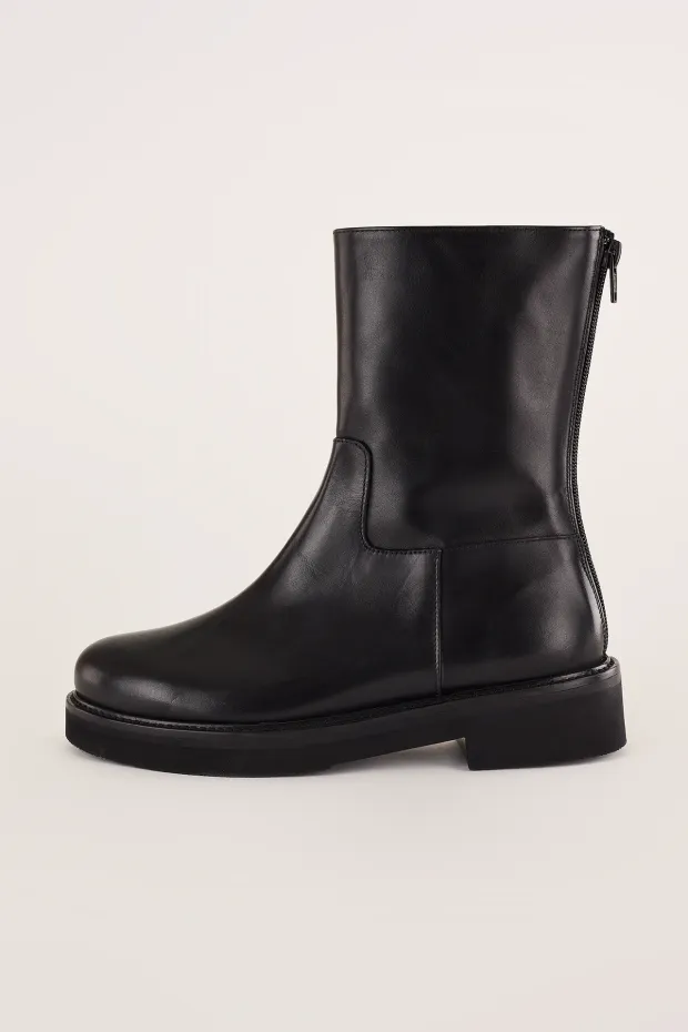 Leather boots with chunky sole