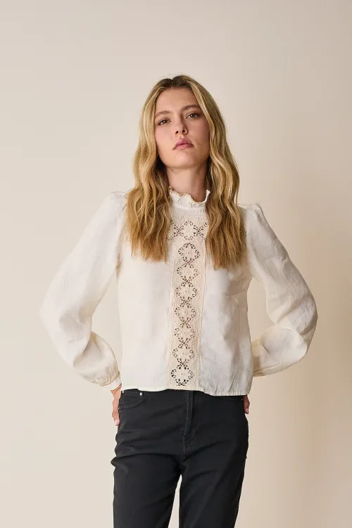 Top in lino e cotone con inserti ricamati