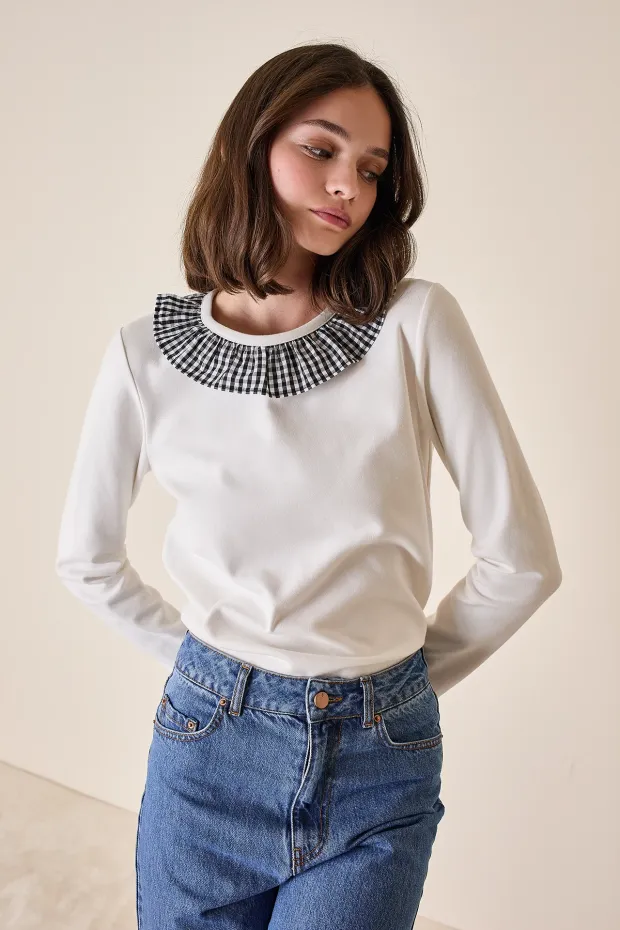 T-shirt a maniche lunghe con colletto volant