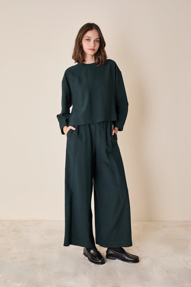 Fluid pants with elastic waistband