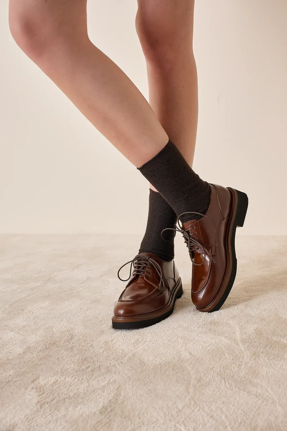 Scarpe stringate con suola alta in gomma