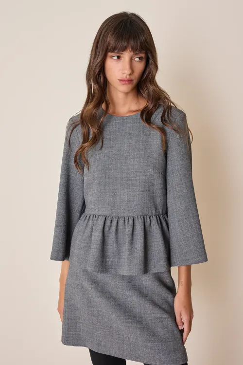 Top in blend di lana con balza 