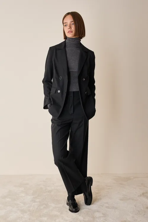 Pantaloni con piega in lana leggera